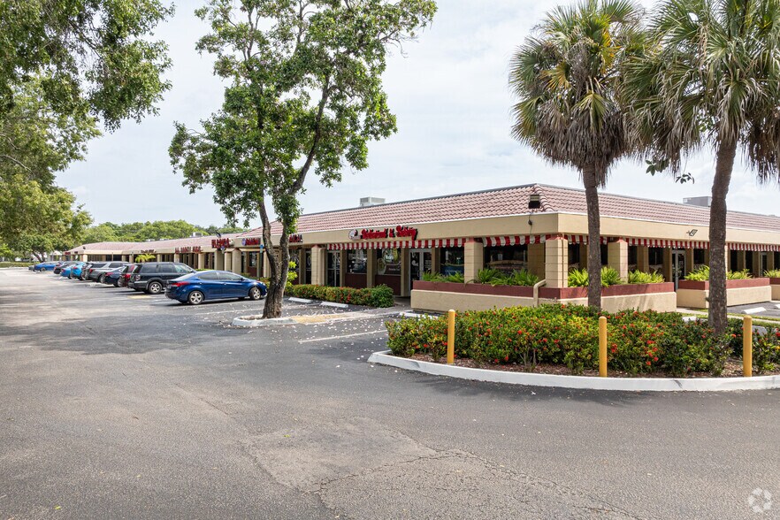 8106-8186 N University Dr, Tamarac, FL for sale - Primary Photo - Image 1 of 1