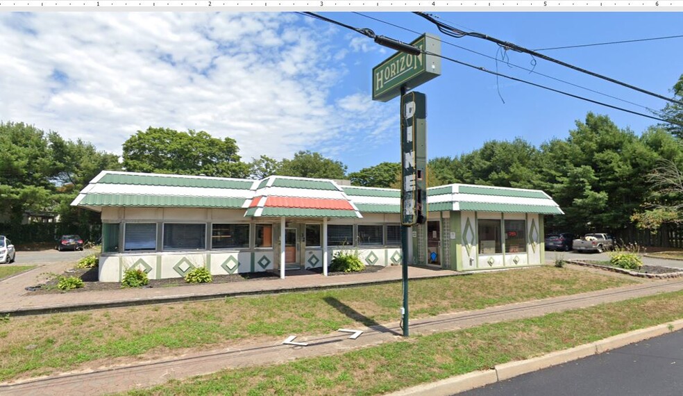 32 East Bay Avenue Ave, Manahawkin, NJ for lease - Primary Photo - Image 1 of 3