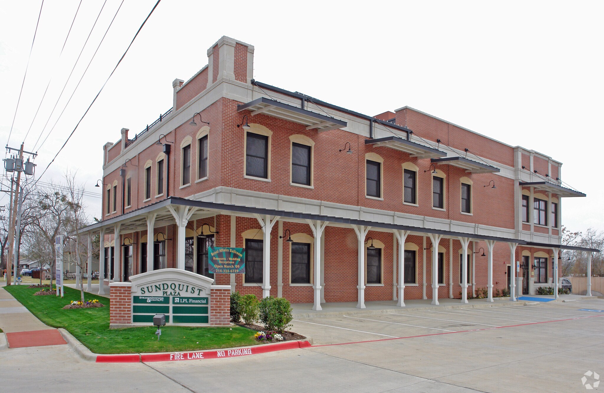 140 E Main St, Lewisville, TX 75057 Sundquist Plaza