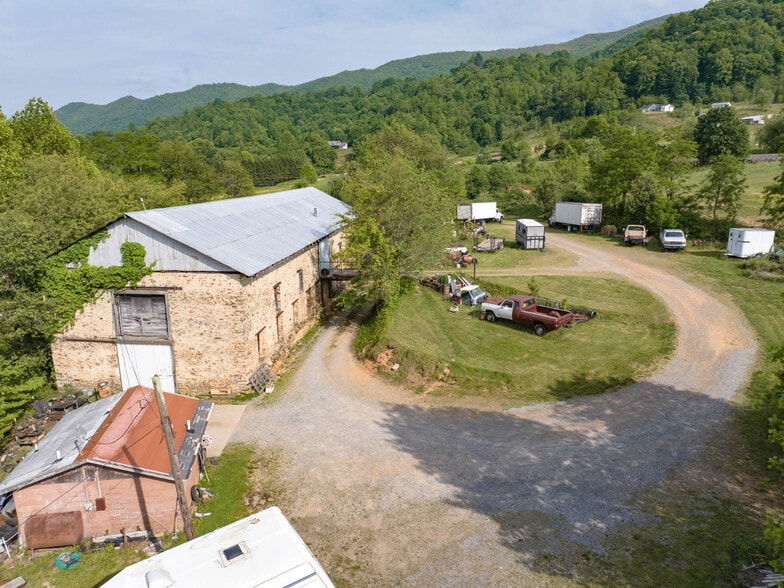 94 Providence Pl, Waynesville, NC for sale - Primary Photo - Image 1 of 36