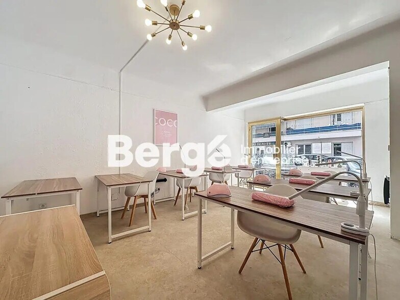 Retail in Antibes for lease - Interior Photo - Image 2 of 6