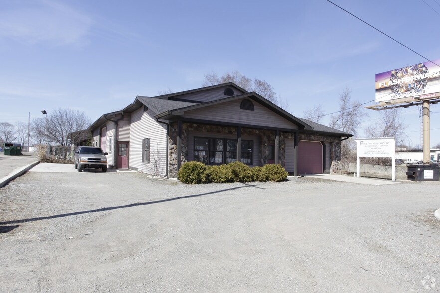 2324 S 11th St, Niles, MI 49120