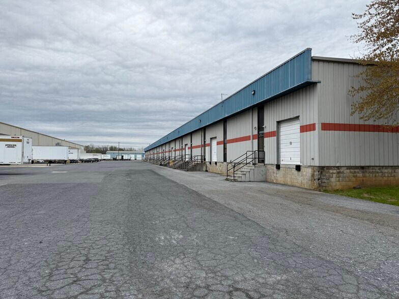 273 Mulberry Dr, Mechanicsburg, PA for sale - Building Photo - Image 1 of 1