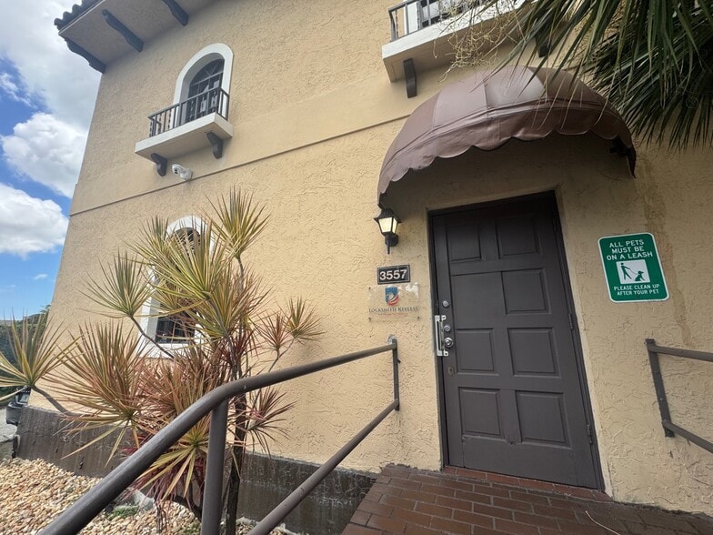 3551-3557 NW 79th Ave, Miami, FL for lease - Building Photo - Image 2 of 12