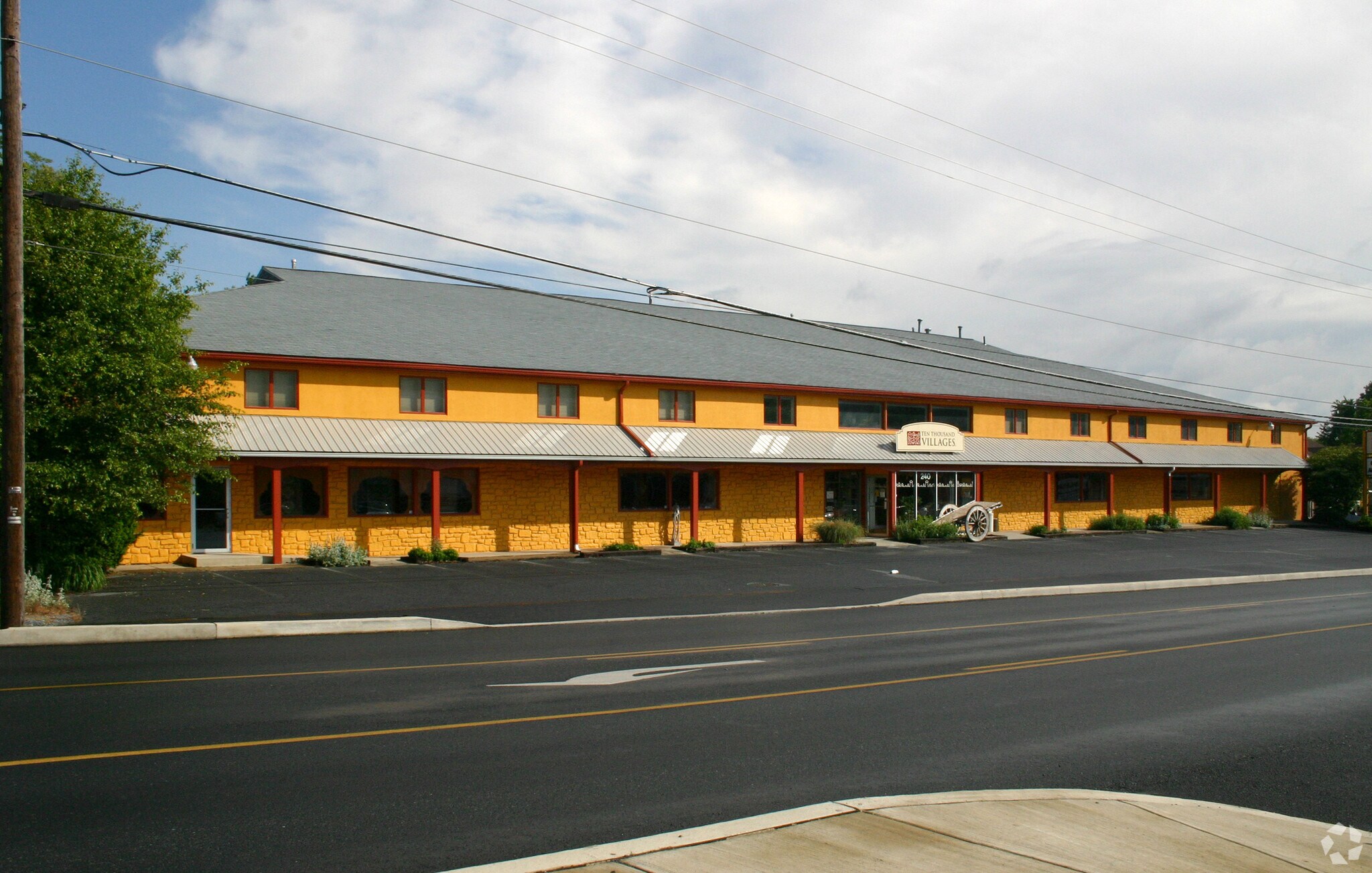 240 N Reading Rd, Ephrata, PA for sale Primary Photo- Image 1 of 1