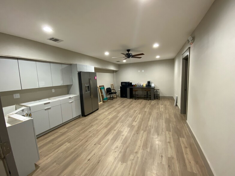 8466 N Sam Houston Pky W, Houston, TX for lease - Interior Photo - Image 3 of 6