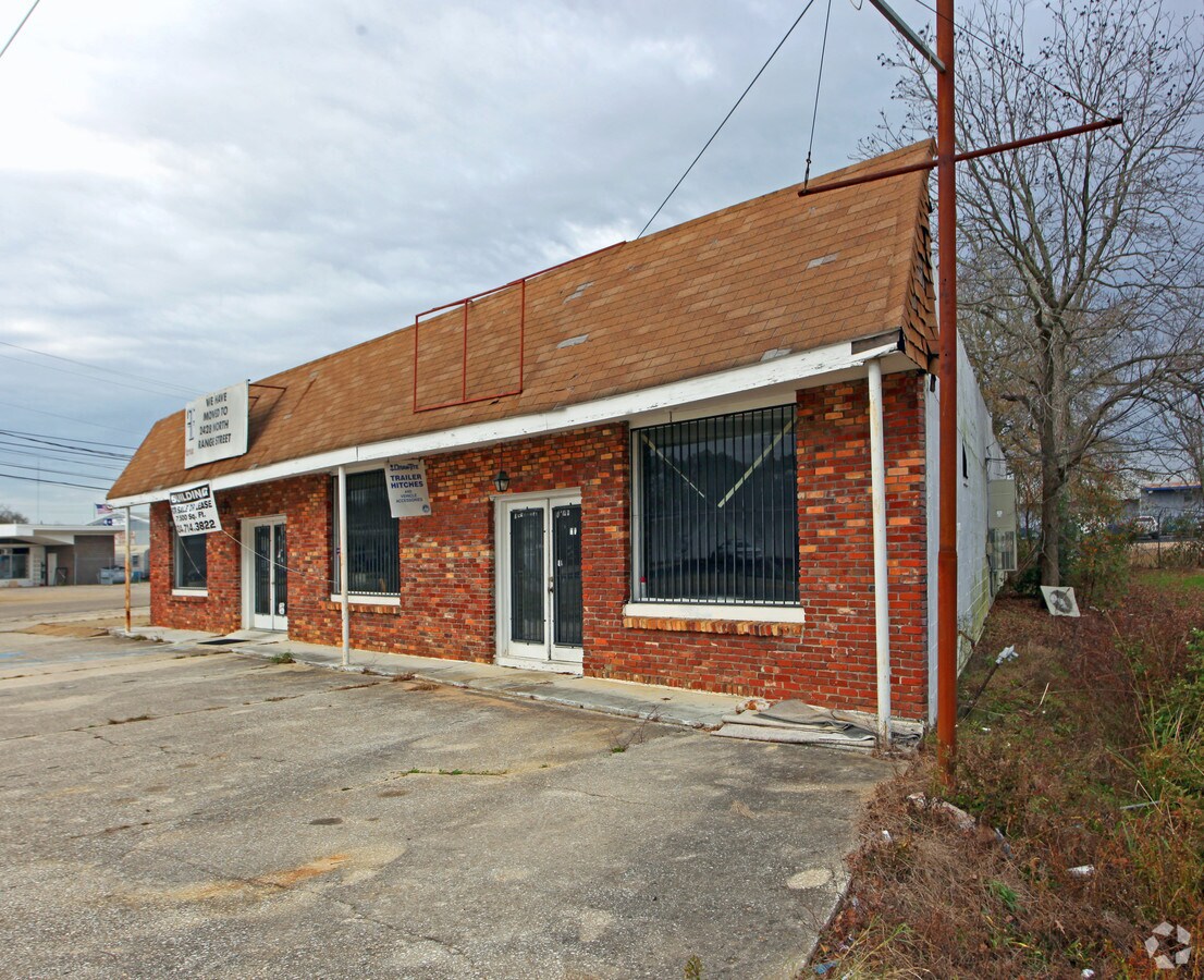 1651 Reeves St, Dothan, AL 36303