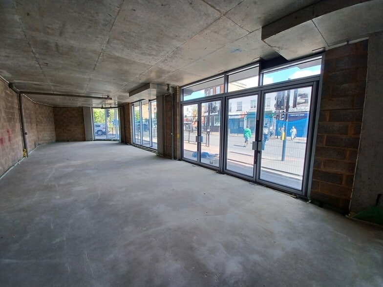 Thornton Rd, Thornton Heath for sale - Interior Photo - Image 2 of 3