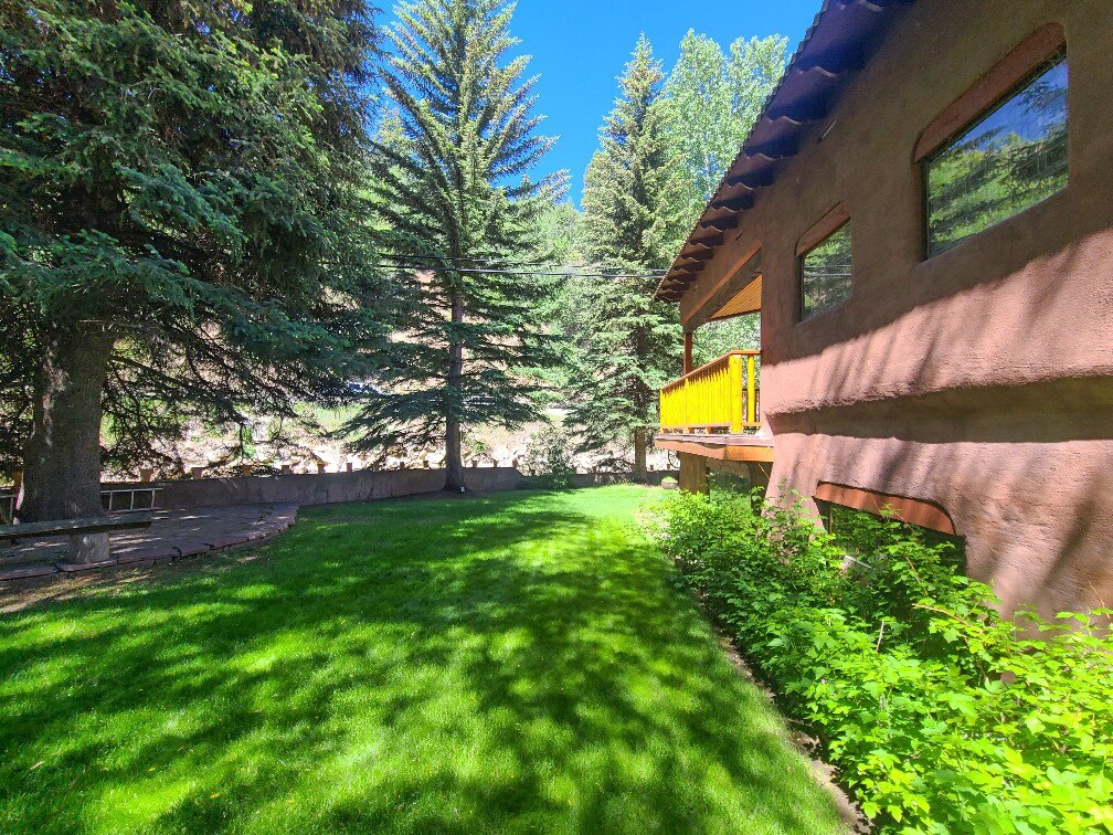 145 Main St, Minturn, CO 81645 Eagle River Inn