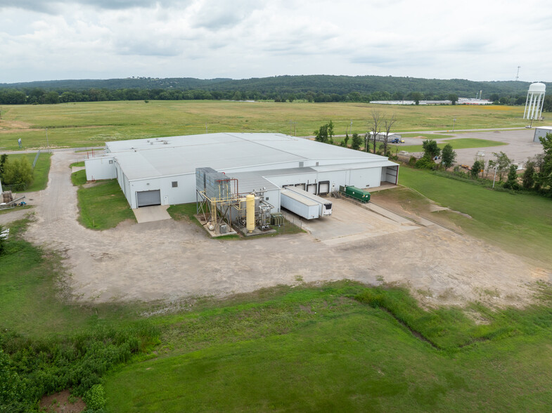 532 Industrial Park Dr, Mulberry, AR for sale - Building Photo - Image 3 of 4