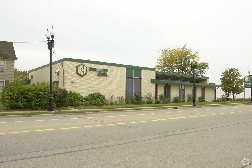 414 E Main St, Lowell, MI for sale - Primary Photo - Image 1 of 1