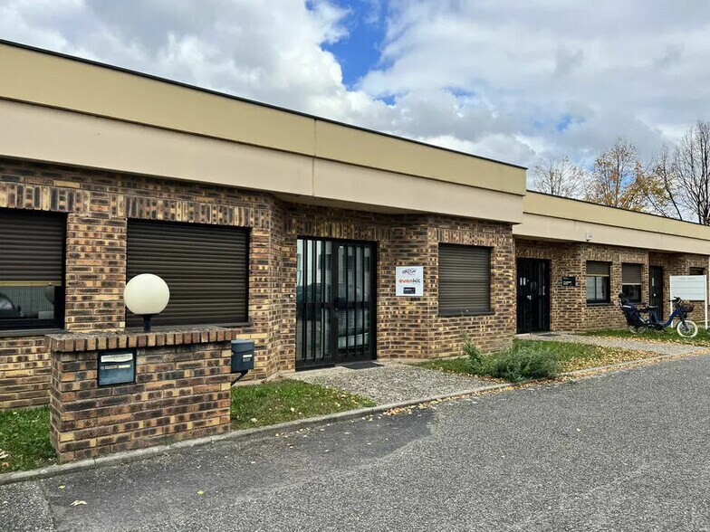 10-12 Rue Jean Monnet, Eckbolsheim for lease - Building Photo - Image 2 of 13