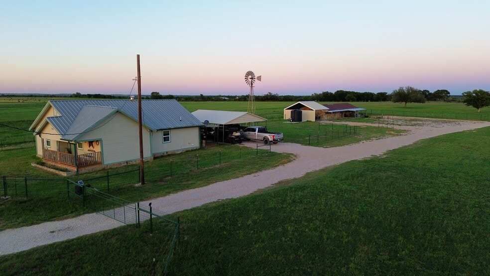 725 County Road 520, Evant, TX for sale - Building Photo - Image 3 of 41