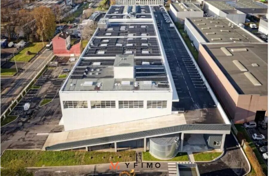 Office in Gennevilliers for lease - Building Photo - Image 2 of 8