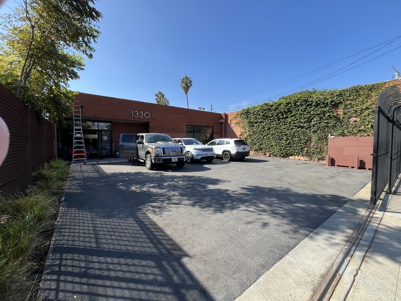 1330 W 12th St, Los Angeles, CA for lease - Building Photo - Image 1 of 11