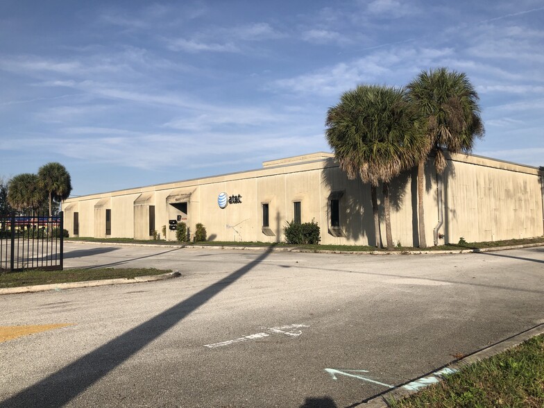 1501 S Semoran Blvd, Orlando, FL for lease - Primary Photo - Image 1 of 11