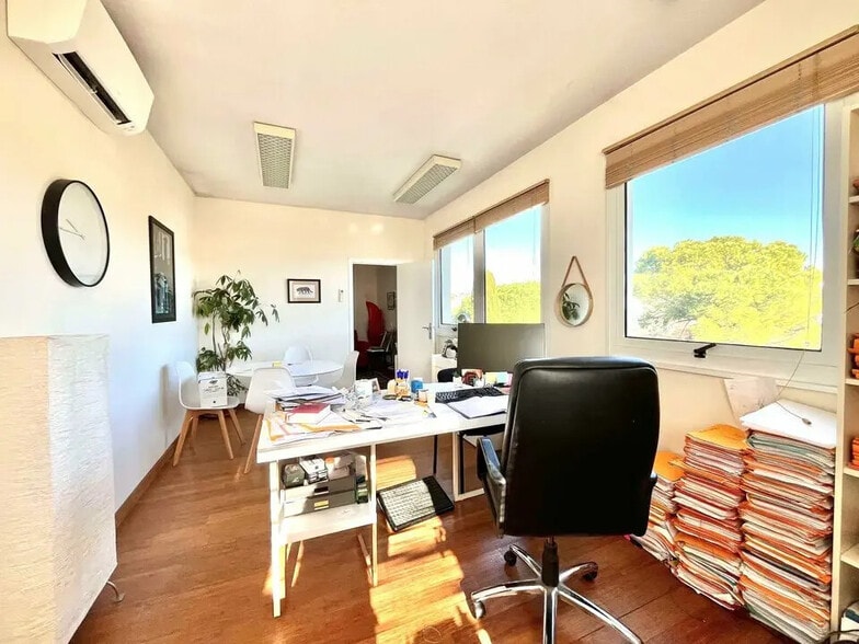 Office in Le Cannet for lease - Interior Photo - Image 3 of 5