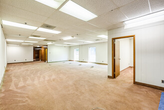 5500 N Sharon Amity Rd, Charlotte, NC for lease Interior Photo- Image 2 of 21