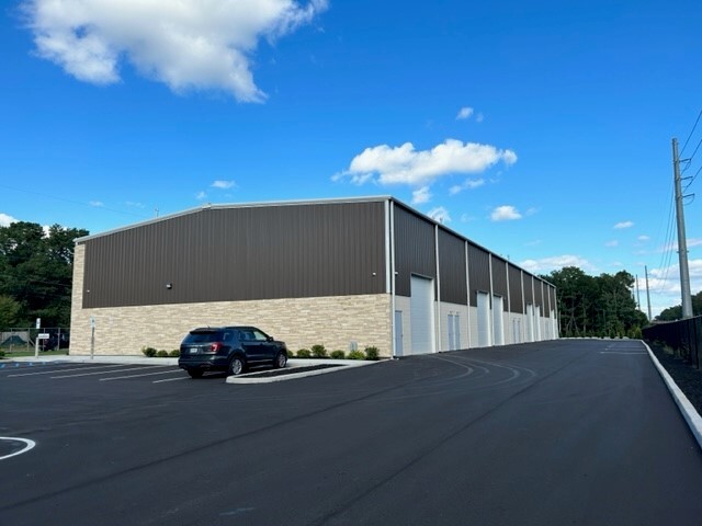 111 Long Island Ave, Yaphank, NY for lease - Building Photo - Image 3 of 5