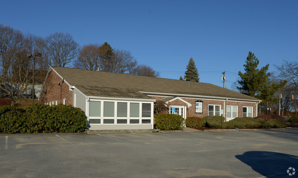 35 Highland Ave, East Providence, RI for sale - Primary Photo - Image 1 of 4