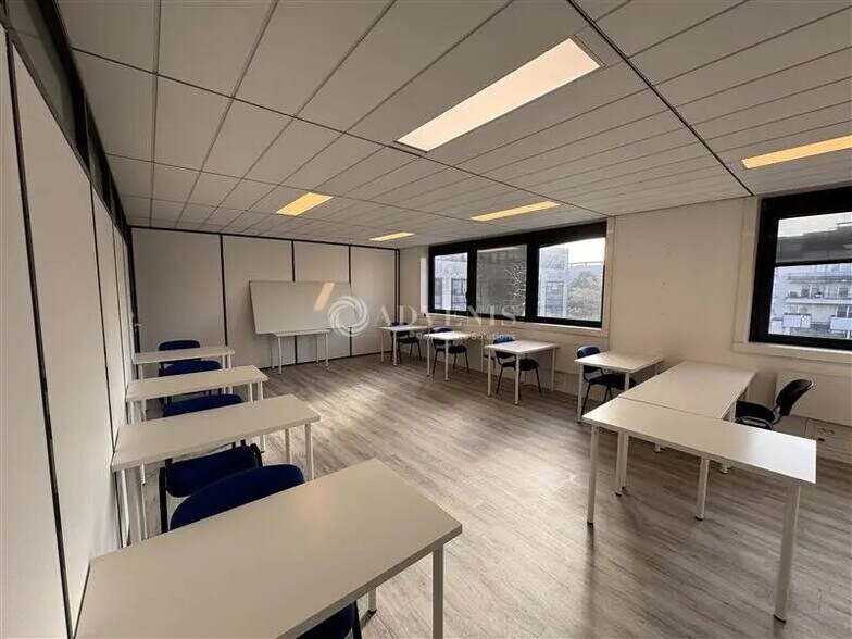 Office in Lognes for sale - Building Photo - Image 1 of 5