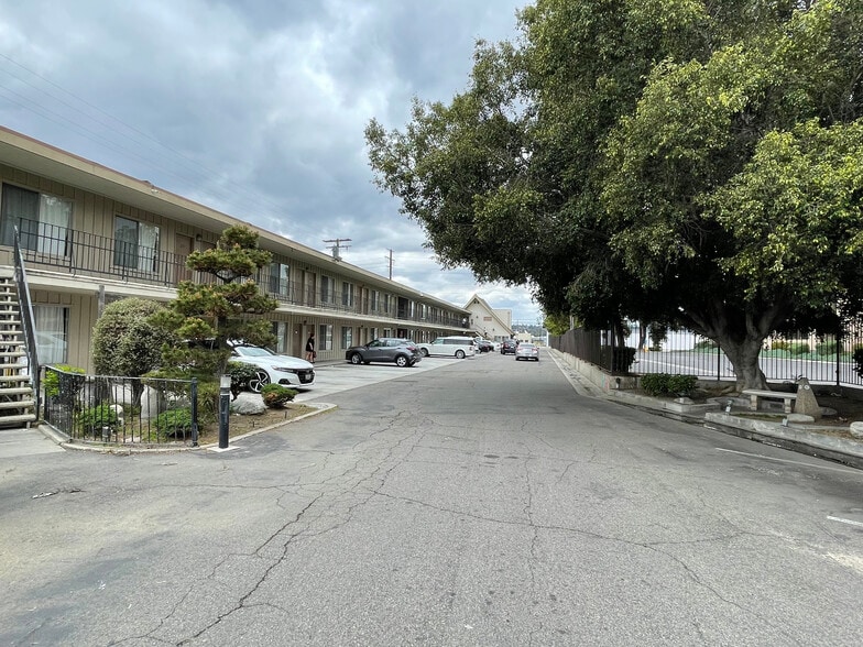 1018 E Orangethorpe Ave, Anaheim, CA for sale - Building Photo - Image 3 of 21