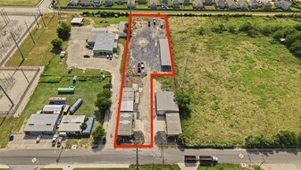 2476 N Heideke St, Seguin TX - Industrial Property
