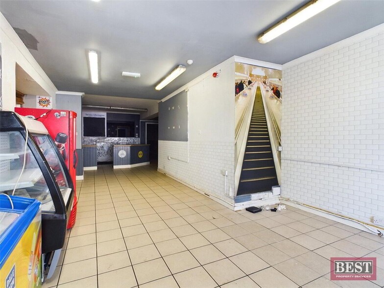 22 Monaghan St, Newry for lease - Interior Photo - Image 2 of 11