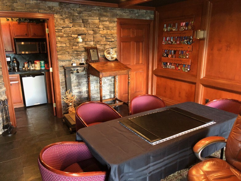 502 Wilmont Dr, Mount Sterling, KY for lease - Interior Photo - Image 3 of 17