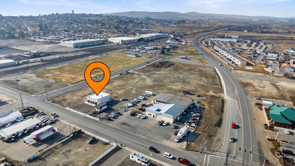 209 1st, Sunnyside, WA for lease - Aerial - Image 3 of 14