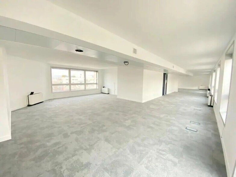Office in Boulogne-Billancourt for lease - Interior Photo - Image 1 of 6