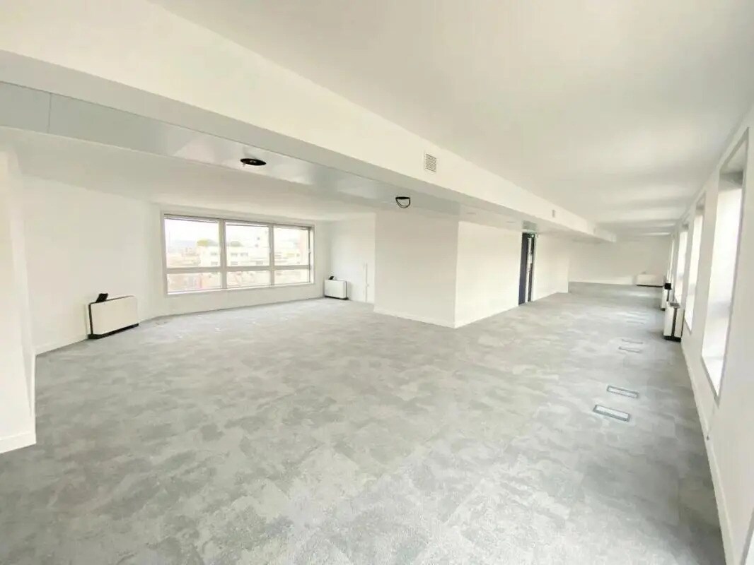 Office in Boulogne-Billancourt for lease Interior Photo- Image 1 of 7