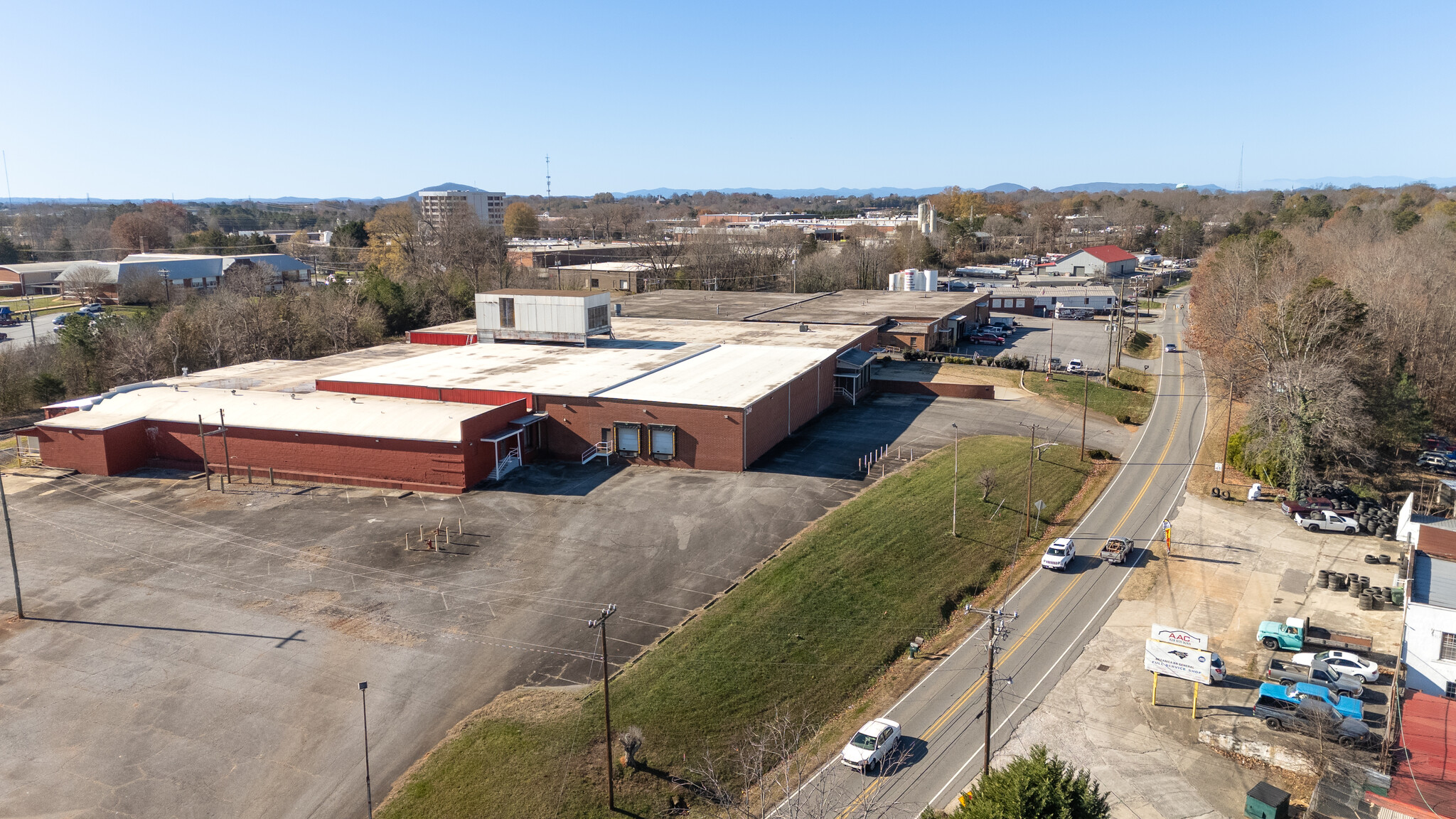 2146 Highland Ave NE, Hickory, NC for sale Building Photo- Image 1 of 16