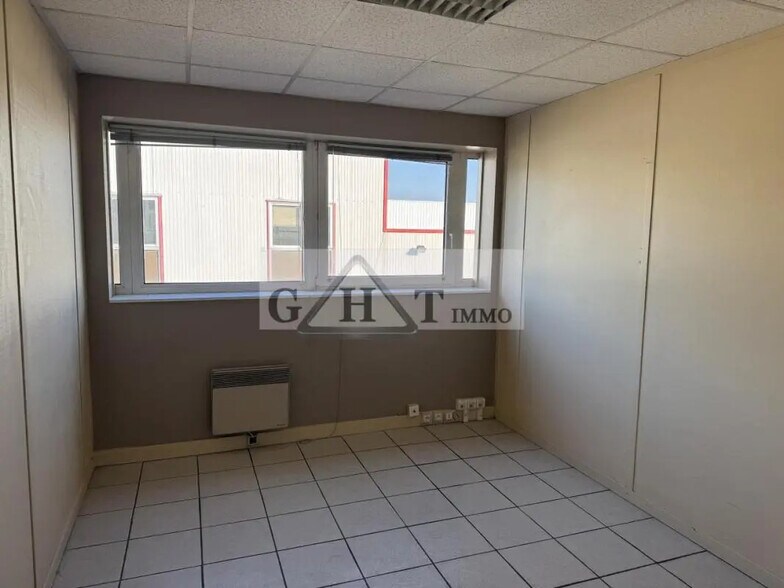 Office in Champigny-sur-Marne for lease - Interior Photo - Image 2 of 3