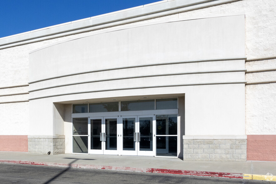 1679 W Lacey Blvd, Hanford, CA for lease - Building Photo - Image 3 of 9