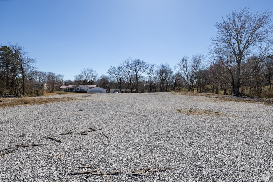 9615 E Hwy 70, McEwen, TN for sale - Primary Photo - Image 1 of 2