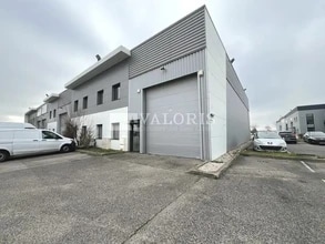 Flex in Saint-Priest for lease Building Photo- Image 1 of 7