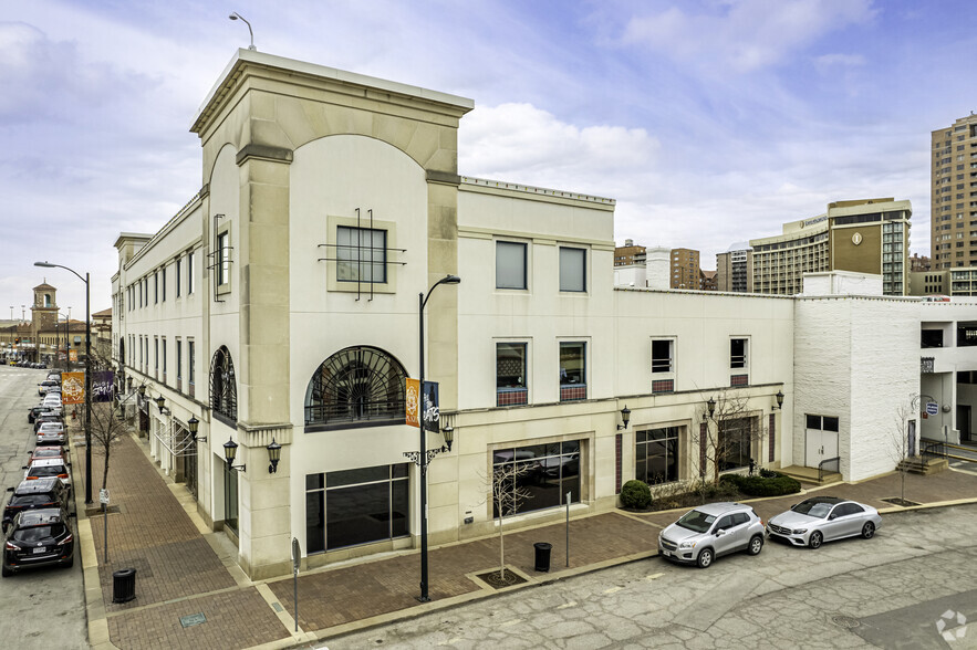 435-455 Nichols Rd, Kansas City, MO for lease - Building Photo - Image 1 of 1