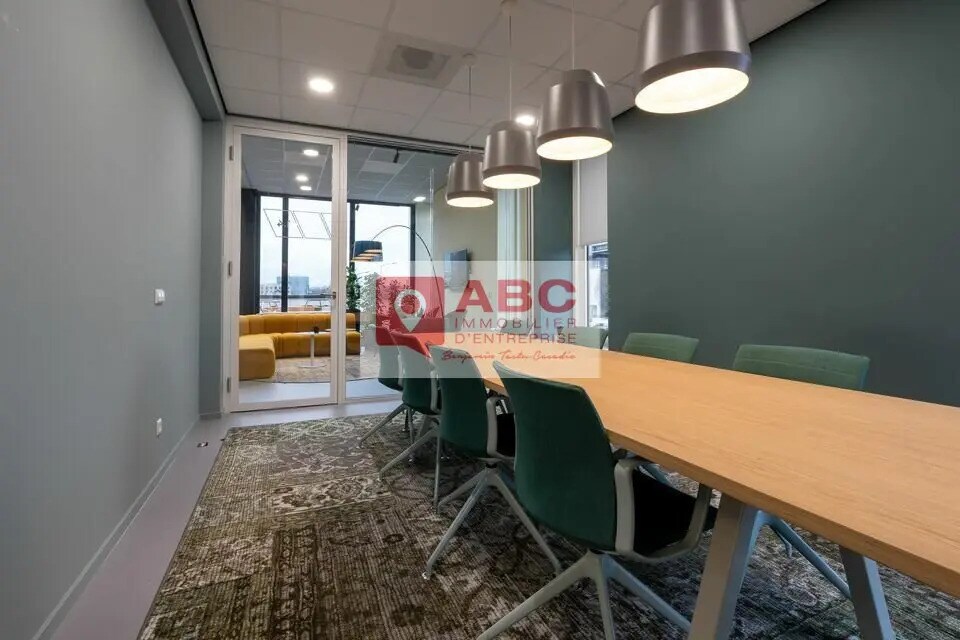 Location Bureaux 290 m² - Photo 1