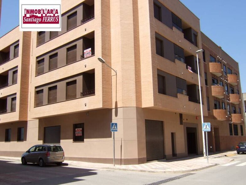Retail in Almussafes for lease - Building Photo - Image 1 of 3