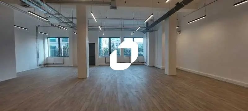 Flex in Saint-Denis for lease - Interior Photo - Image 2 of 13