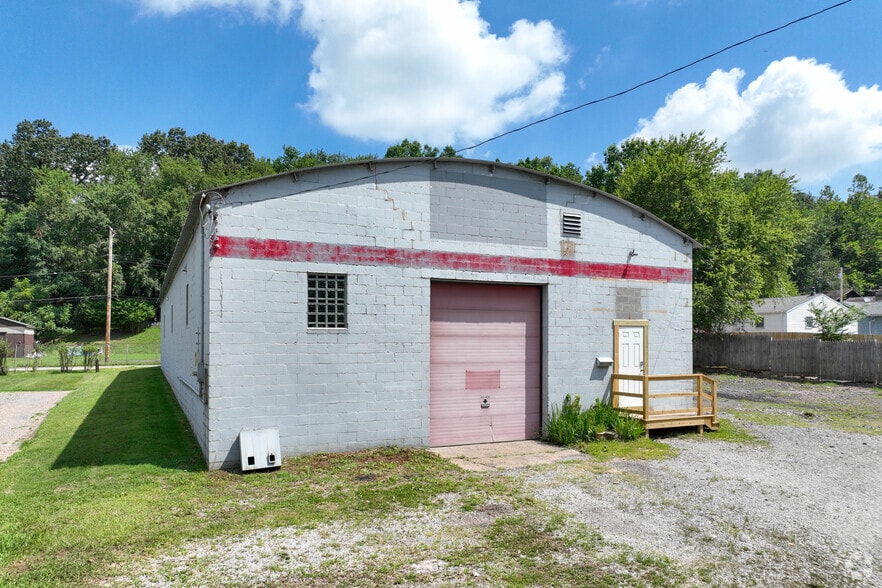 621 Plum St, Oakmont, PA for lease - Building Photo - Image 3 of 4