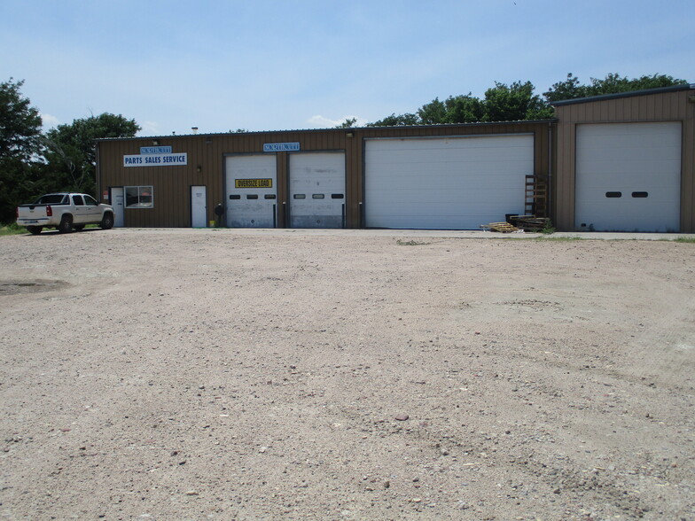 2105 N Vfw Rd, Garden City, KS for lease - Primary Photo - Image 1 of 13