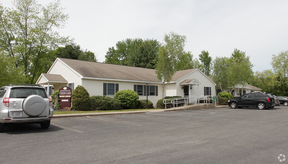 357 Bay Rd, Queensbury, NY for sale - Primary Photo - Image 1 of 1