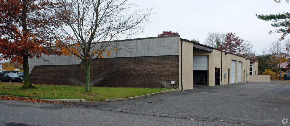 1593 Locust Ave, Bohemia, NY for lease - Building Photo - Image 3 of 6