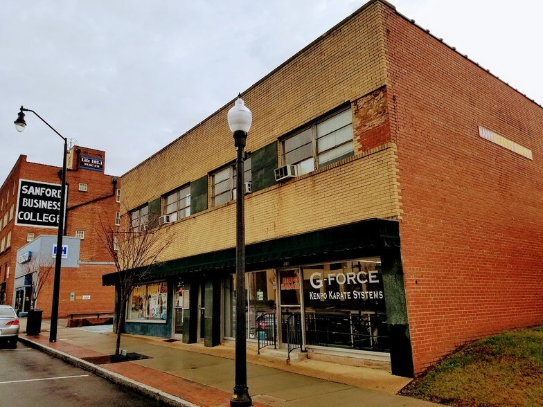 221 Carthage St, Sanford, NC 27330