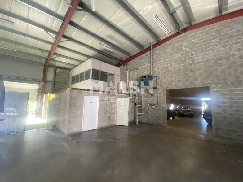 Flex in Voiron for sale - Interior Photo - Image 2 of 5