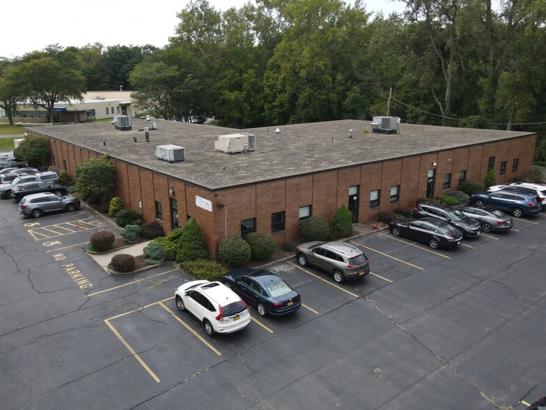 17-19 Linden Park, Rochester, NY for lease - Building Photo - Image 1 of 5