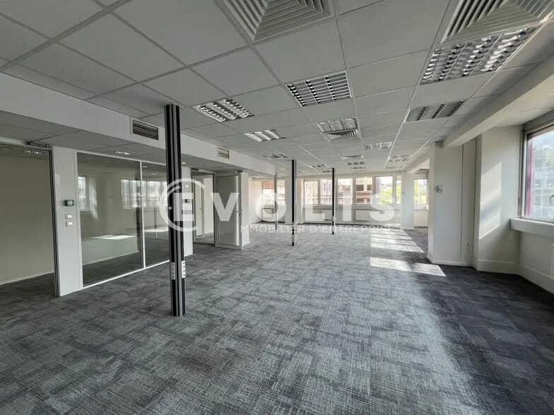 9-11 Avenue Du Val De Fontenay, Fontenay-sous-Bois for lease - Interior Photo - Image 2 of 23