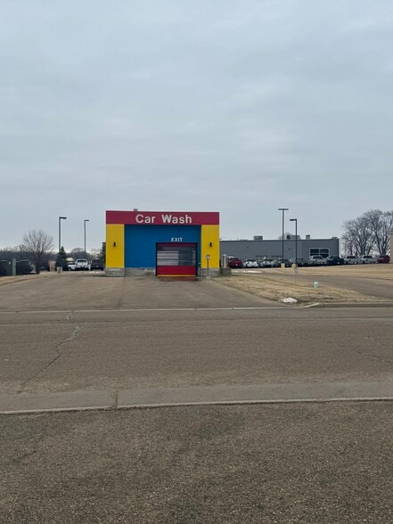 123 N 13th Ave, Winneconne, WI for sale - Primary Photo - Image 1 of 7